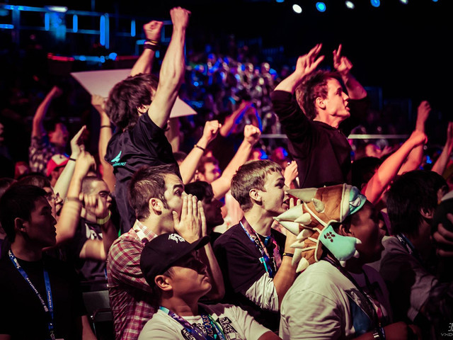 积极的更衣 积极的更衣